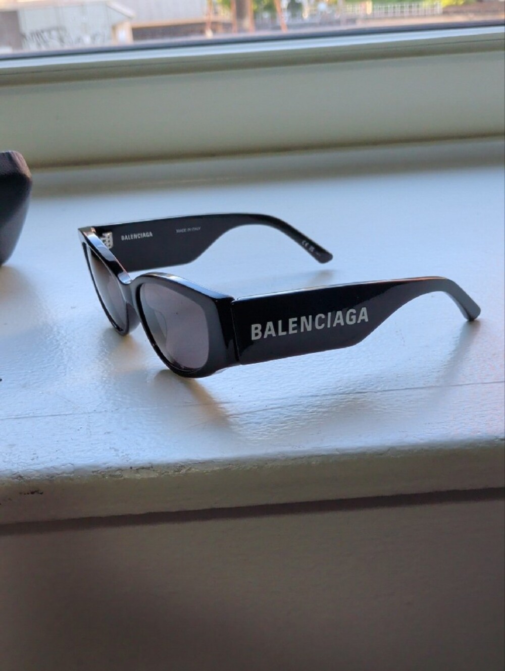 Like New In Case Balenciaga Logo Sunglasses With Wiping Clothes - Picture 2 of 11